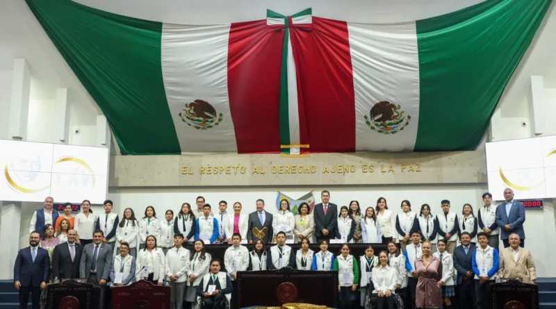Julio Menchaca Alienta a Jóvenes a Participar en Vida Pública de Hidalgo