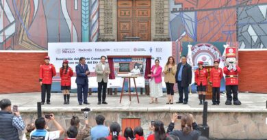 SEP y Lotería Nacional Reconocen a Maestras y Maestros con Billete Conmemorativo
