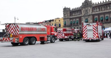 Cuerpos de Emergencia de CDMX Responden a Deflagración en el Zócalo