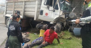 Protección Civil de Texcoco Atiende dos Accidentes Simultáneos Provocados por Camión sin Frenos
