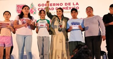 Clara Brugada Entrega más de 24 mil Becas Para Uniformes y Útiles Escolares