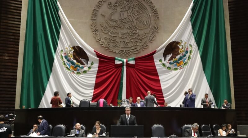 Propone Ricardo Monreal Inscribir con Letras de oro los 475 Años de la UNAM
