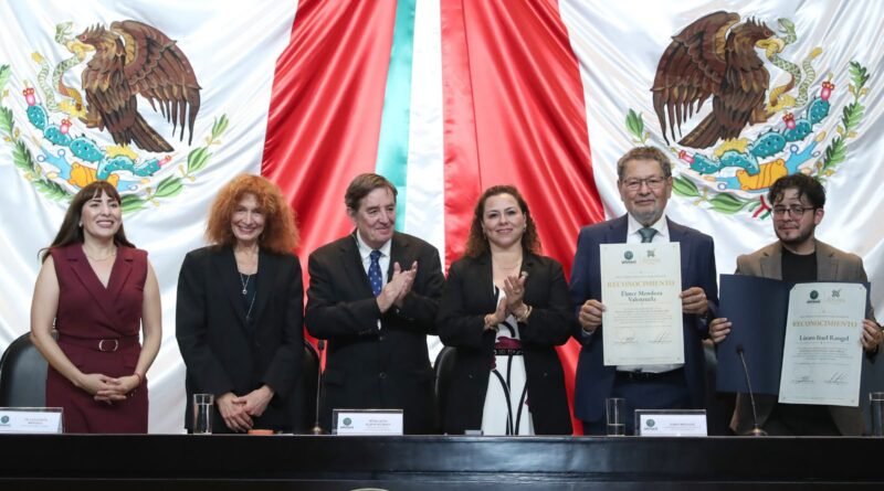 Premian a Élmer Mendoza y Lázaro Izael Rangel por su Aporte a las Letras Mexicanas