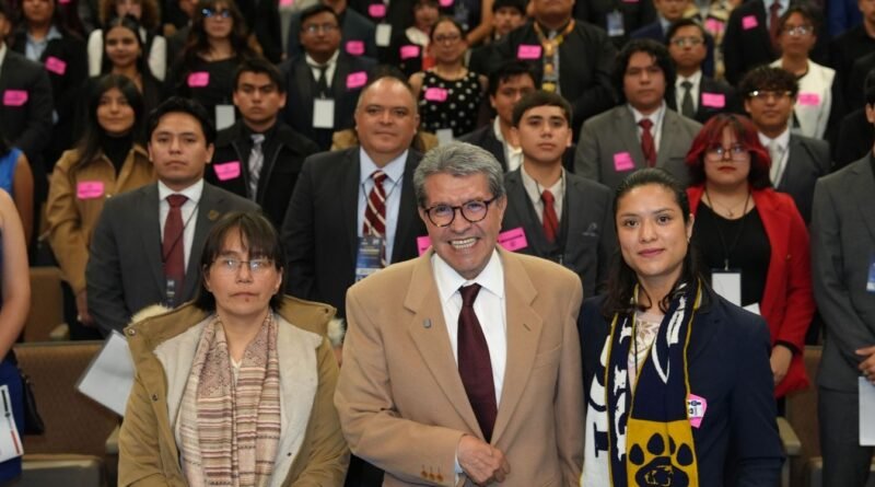 Ricardo Monreal Llama a Formar Nuevos Liderazgo Para Enfrentar los Retos de México