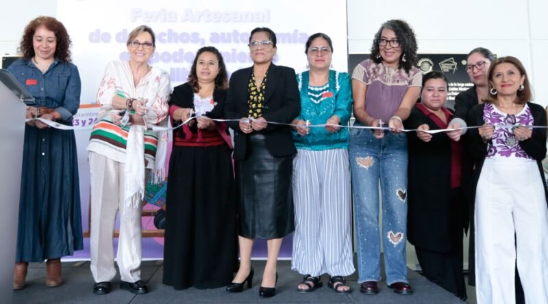 Mujeres Artesanas Exponen sus Productos en Feria del Senado