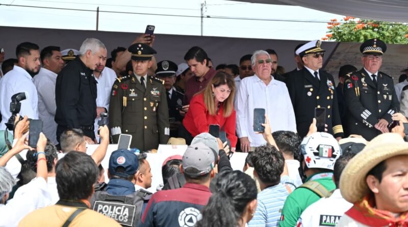 Gobierno de Morelos Atiende Demandas de Jóvenes Durante Desfile en Cuautla